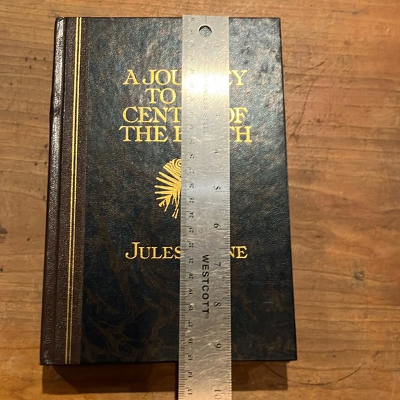 Book: A Journey to the Center of the Earth by Jules Verne - Picture 13 of 16